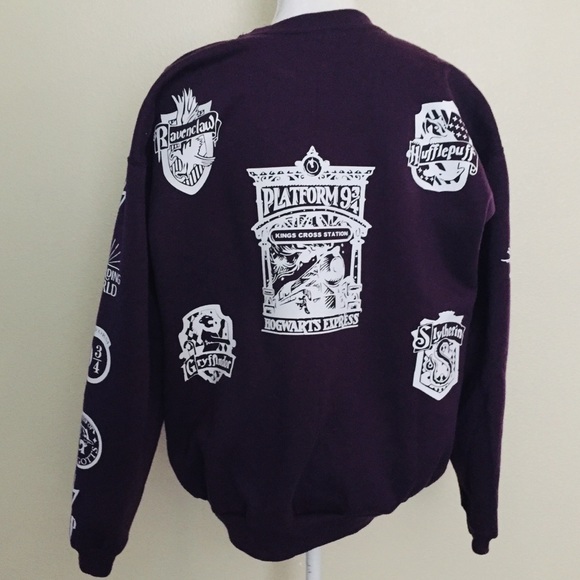 Hogwarts School Graphic Sweater - Picture 4 of 8